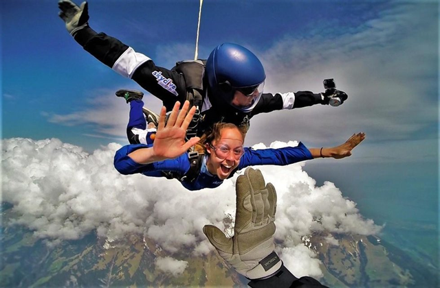 Switzerland: Helicopter Skydiving (Lauterbrunnen)