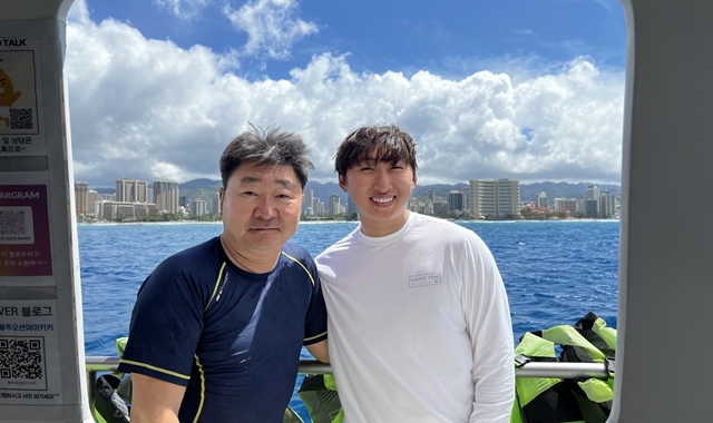 Hawaii Honolulu Airport Pickup Service + Turtle Snorkeling & Dolphin Cruise Tour