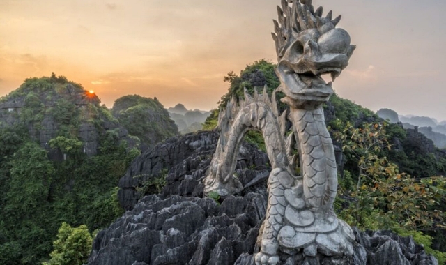 닌빈 호아루 & 무아 동굴 & 짱안 일일 투어 (하노이 출발)