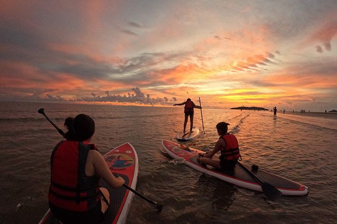 Kota Kinabalu: Tanjung Aru Beach Sunset Paddle Boarding Experience (WAUG Exclusive)