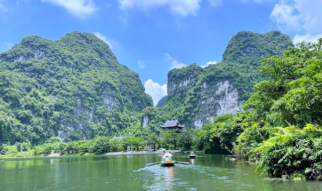 Ninh Binh from Hanoi: Trang An & Mua Cave Day Trip