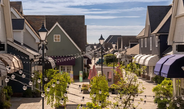 [런던소풍] 비스터 빌리지 쇼핑과 공항 드롭 서비스
