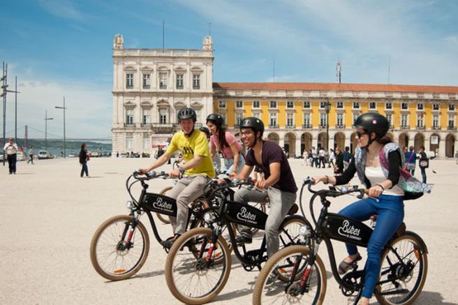 Lisbon Electric Bike Tour through the Alleyways