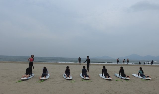 부산 서프홀릭 다대포 서핑 강습 (무제한 자유 서핑 포함)