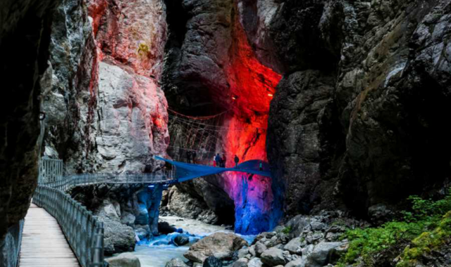 インターラーケン グリンデルワルト グレッシャーキャニオン トレッキングツアー