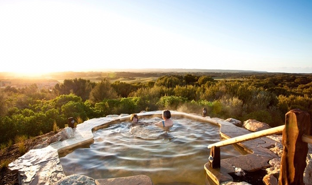 [조이투어] 감성 힐링 와인 또는 맥주, 선셋 별밤 온천 프리미엄 투어 (호텔 샌딩)