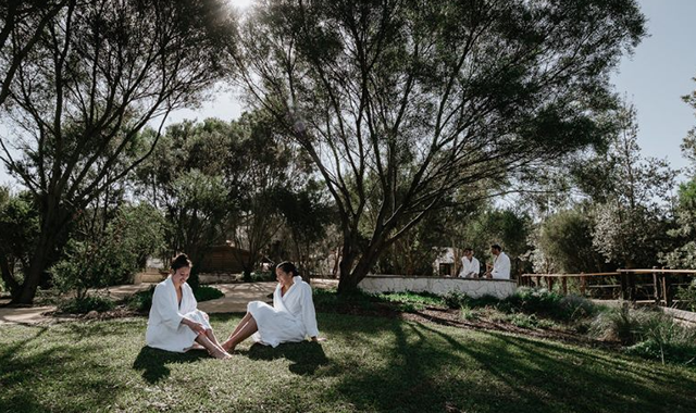 [조이투어] 감성 힐링 와인 또는 맥주, 선셋 별밤 온천 프리미엄 투어 (호텔 샌딩)