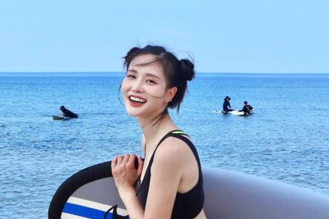 Pohang: Surfholic Surfing Lesson with Unlimited Free Surfing