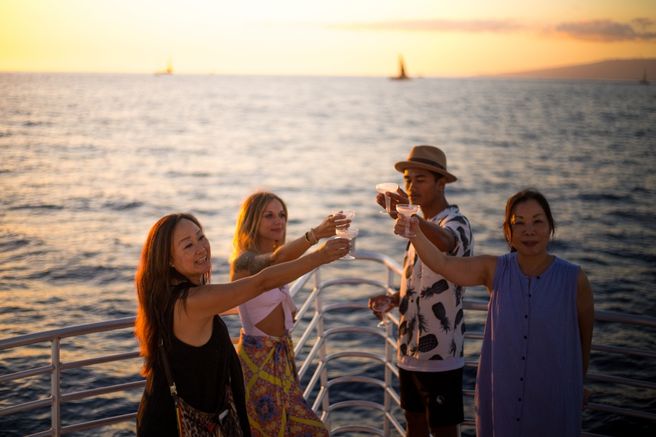 Hawaii: Waikiki Sunset Party Cruise with Club DJ & Fireworks