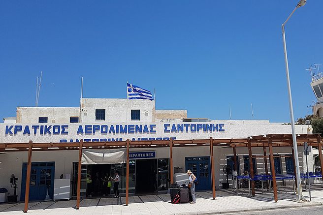 Santorini: Airport Premium Pickup Service
