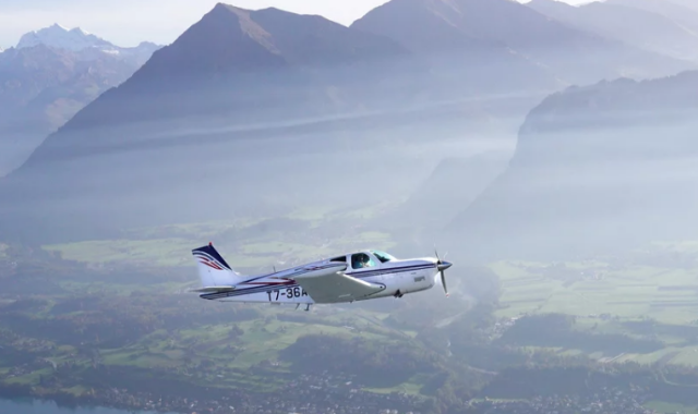 インターラーケン・シーニック軽飛行機ツアー