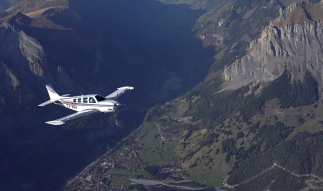 マッターホルン・シーニック軽飛行機ツアー