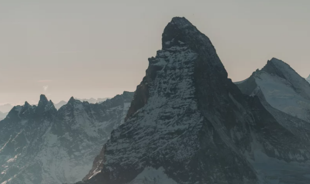 マッターホルン・シーニック軽飛行機ツアー