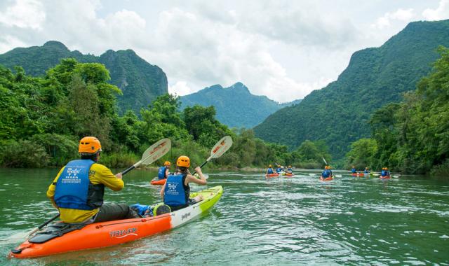 방비엥 액티비티 투어 (카약킹, 동굴튜빙, 짚라인, 블루라군 선택 가능)