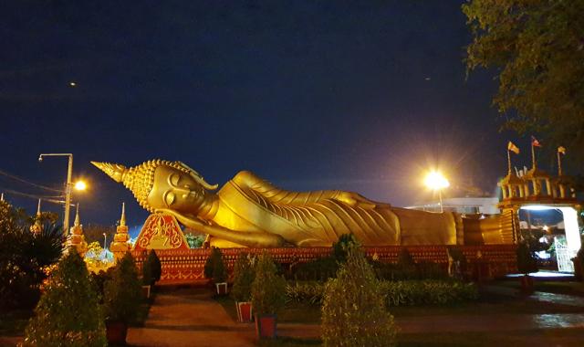 비엔티안 트래블라오 나이트 시티투어 (탓루앙+빠뚜싸이+팍슨몰)