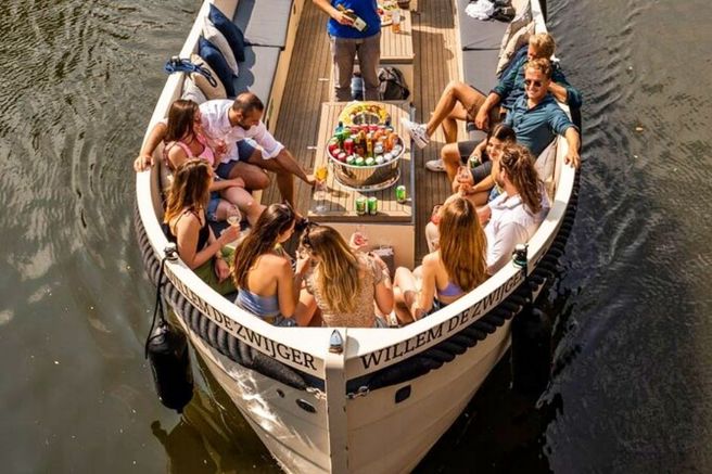 Amsterdam Private Canal Cruise with BBQ & Unlimited Drinks