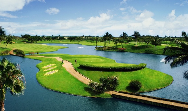 ​Hawaii: Kapolei Golf Club 18-Hole Round with Cart