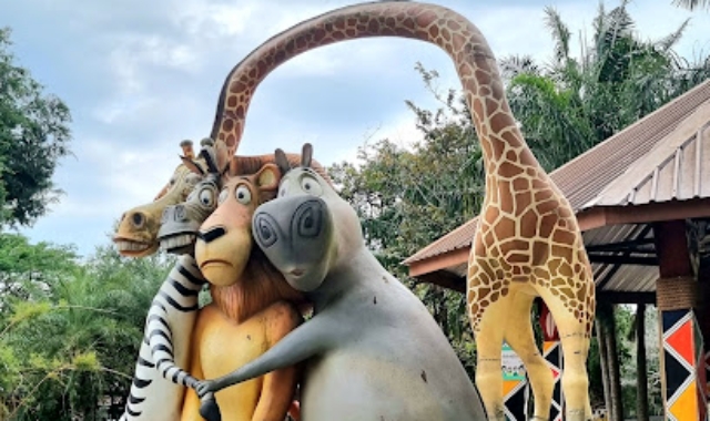 パタヤ・カオキアオオープン動物園半日プライベートツアー(バンコク出発)