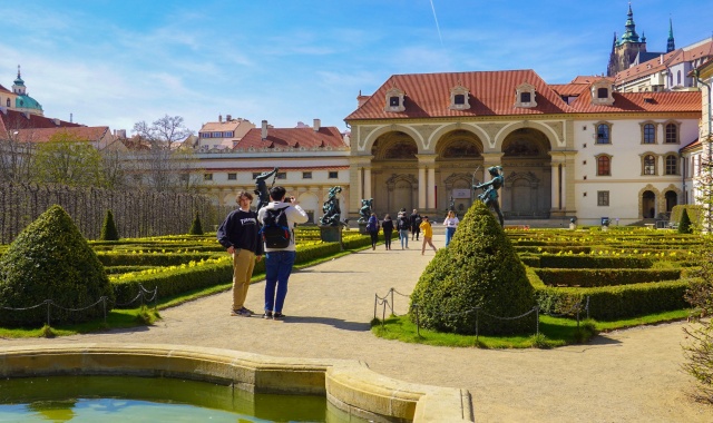 [후니가이드] 뭉치면 싸다! 프라하 핵심 명소 단독 차량 투어