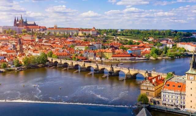 [후니가이드] 뭉치면 싸다! 프라하 핵심 명소 단독 차량 투어