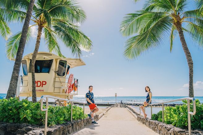Waikiki Beach Couple Snap Photos by Anelani (30 min)