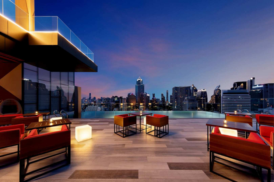 방콕 레드 스퀘어 루프탑 바 다이닝