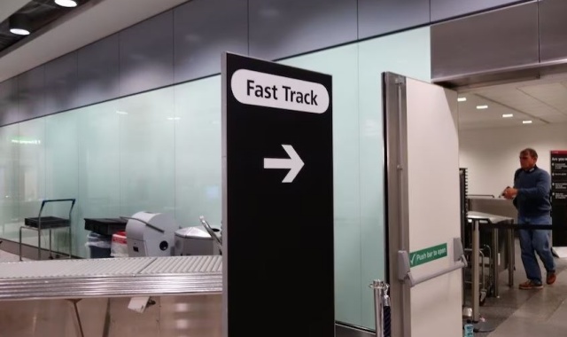 푸꾸옥 공항 입국 패스트트랙 서비스