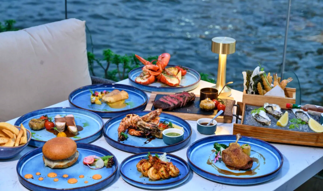 Bangkok Royal Orchid Sheraton Hotel Siam Yacht Club Restaurant