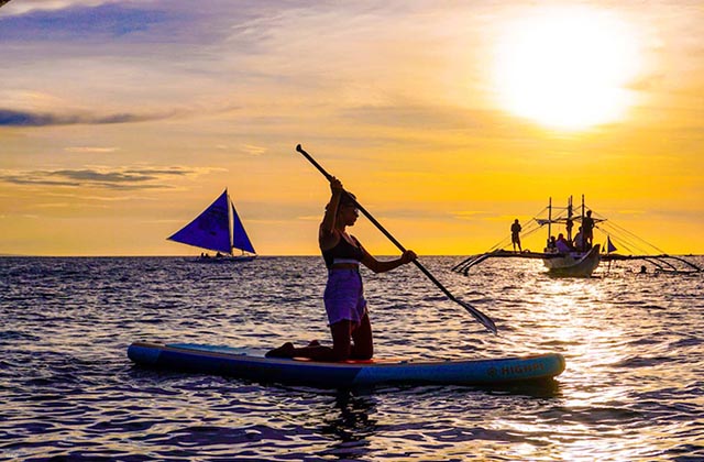 ボラカイ・サンセットセーリングクルーズ(カヤック＆パドルボード、人魚体験付き)