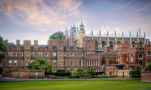 Private Tour of Windsor Castle and Eton College near London