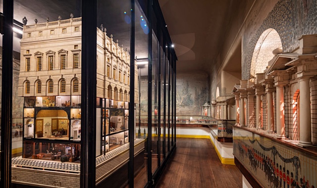 Private Tour of Windsor Castle and Eton College near London