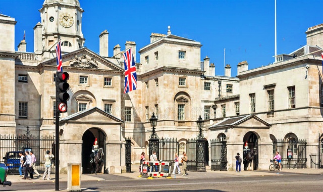 ロンドン・名所を巡るプライベートタクシーツアー