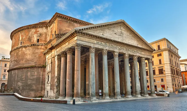 ローマ・コロッセオ＆ヴェネツィア広場＆トレヴィの泉プライベートツアー(ゴルフカート利用)