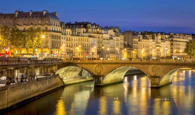 パリ・セーヌ川クルーズと共にするプライベートウォーキングツアー