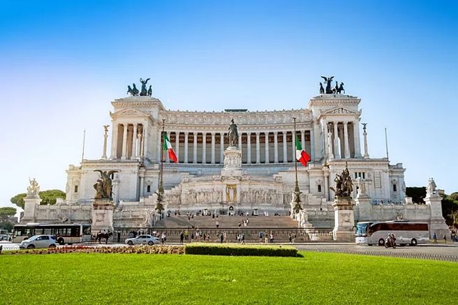 Rome Colosseum, Piazza Venezia & Trevi Fountain Private Tour (by Golf Cart)
