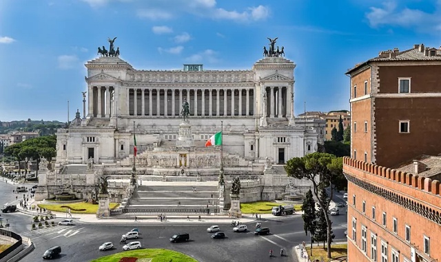 ローマ・コロッセオ＆ヴェネツィア広場＆トレヴィの泉プライベートツアー(ゴルフカート利用)