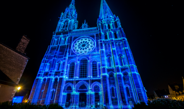 [파리봐야지] 파리 출발: 샤르트르 빛 축제 야경 투어 - 잊지 못할 환상과 감동