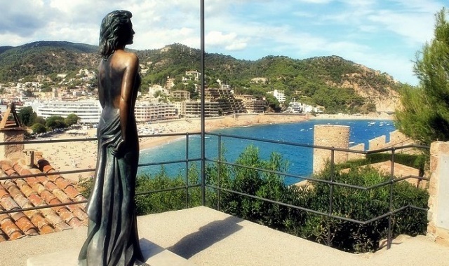 [후니또] 바르셀로나 출/도착: 지로나 & 또사데마르 전용 차량 단독 투어