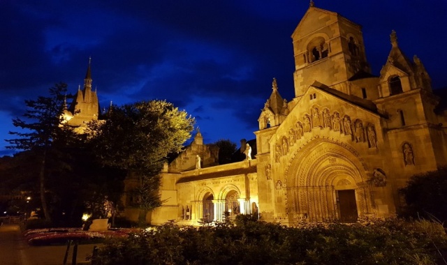 미대 나온 남자 가이드와 함께 하는 부다페스트 프라이빗 야경 투어 (숙소 픽업 포함)