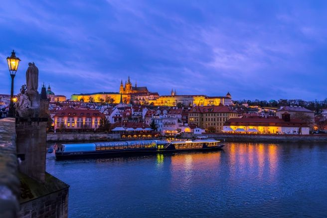 Prague: Evening Eco Cruise
