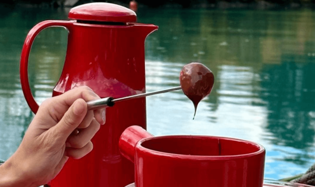 Interlaken: Lake Brienz Boat Tour (with Chocolate Fondue)