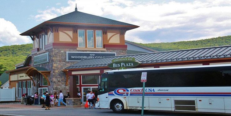 New York: Woodbury Common Premium Outlets Roundtrip Bus Transfer by TAMICE