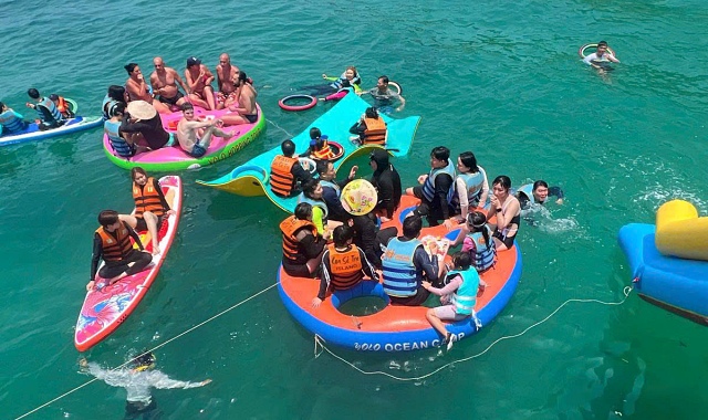 나트랑 플로팅 바 보트 파티 호핑 투어