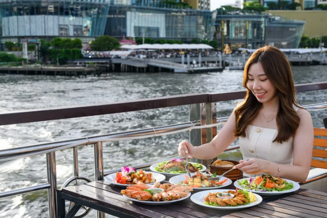 バンコクホワイトオーキッドディナークルーズ+カリプソキャバレーショーチケット