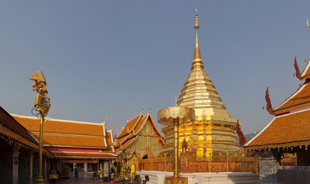 치앙마이 힐 트라이브 롱 넥 빌리지 & 왓 파랏 반일 투어 (코끼리 먹이 주기 체험 선택 가능)