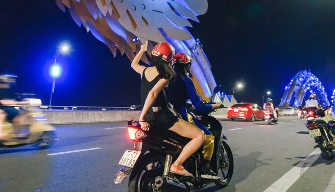 Da Nang Night Scooter City & Cruise Tour (WAUG Exclusive)