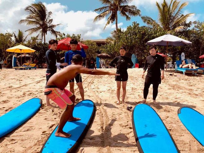 Bali: Kuta Beach Surf Lesson by RIKI SURF SCHOOL