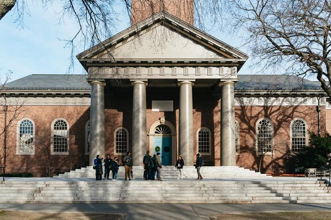 Cambridge Harvard University Student-Guided Walking Tour