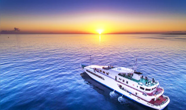 沖縄 水中観光船 オルカ ORCA ＋ 鉄板焼き サムズ ランチコース