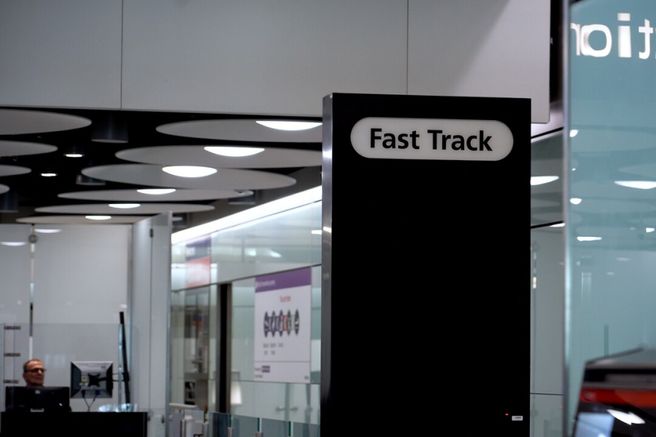 클락 공항 입출국 패스트트랙 (프리미엄 라운지 선택 가능)